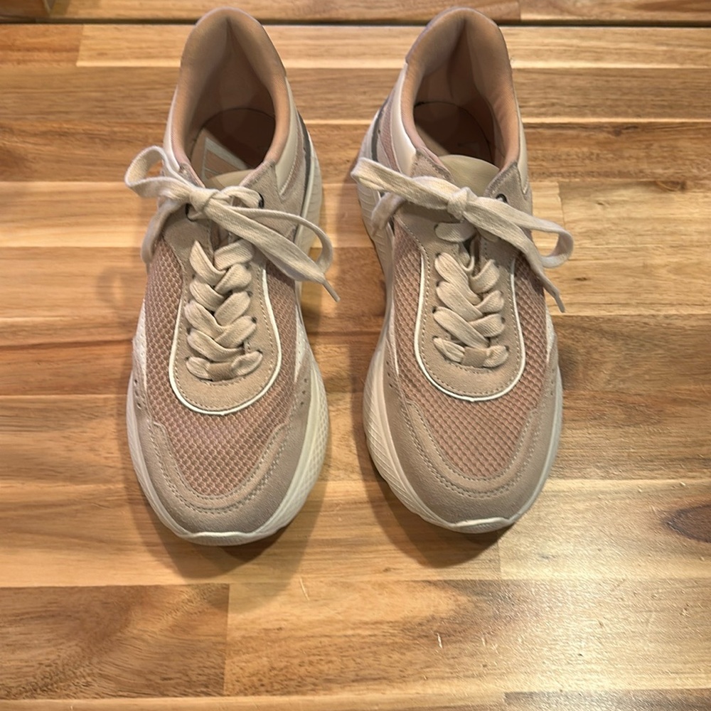Ladies sneakers size 38